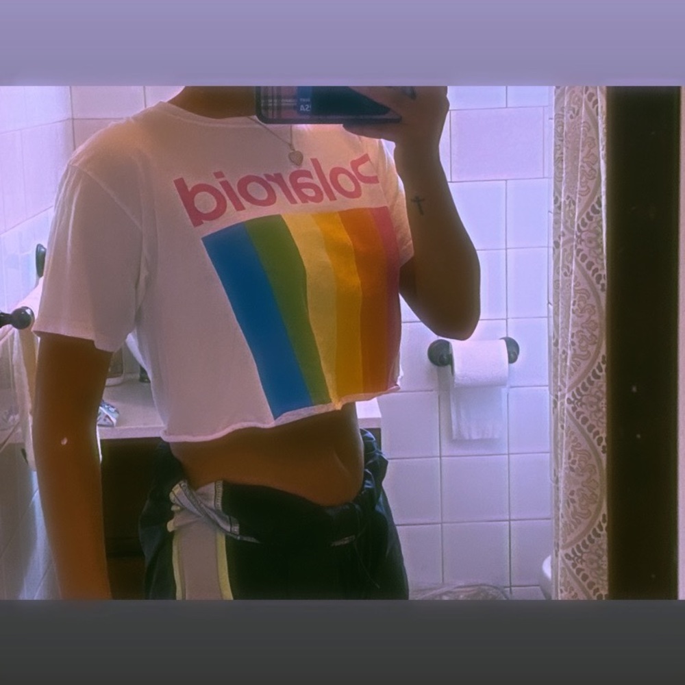 • forever 21 polaroid crop top